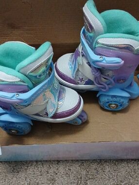 Anemone Kids Light-Up Roller Skates - White Aqua Purple